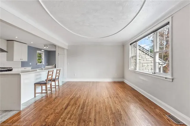 Additional image 16 of 136 Brantdale Ave