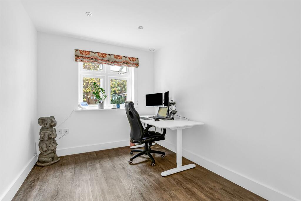 Additional image 11 of Canonsfield Road, Welwyn