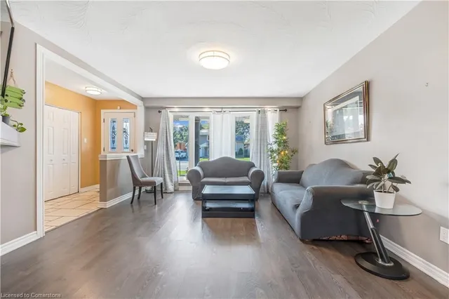 Additional image 10 of 6 Rideau Cres