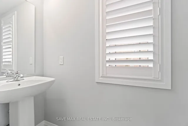 Additional image 19 of 126 Laguna Village Cres