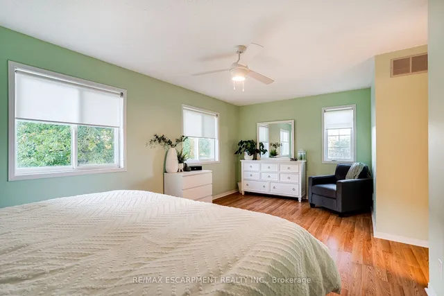 Additional image 21 of 31 Moss Blvd Unit 17