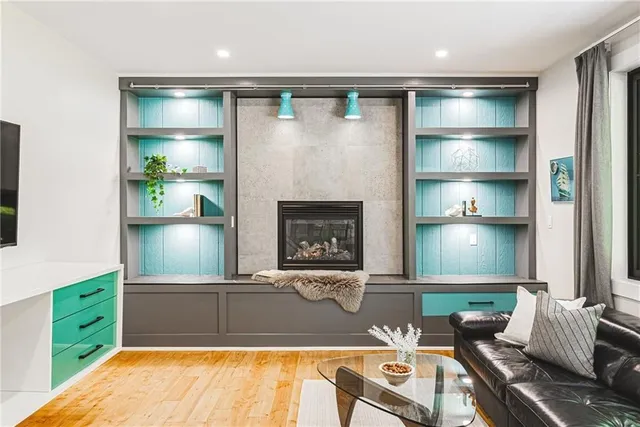 Additional image 12 of 829 FOREST GLEN Ave