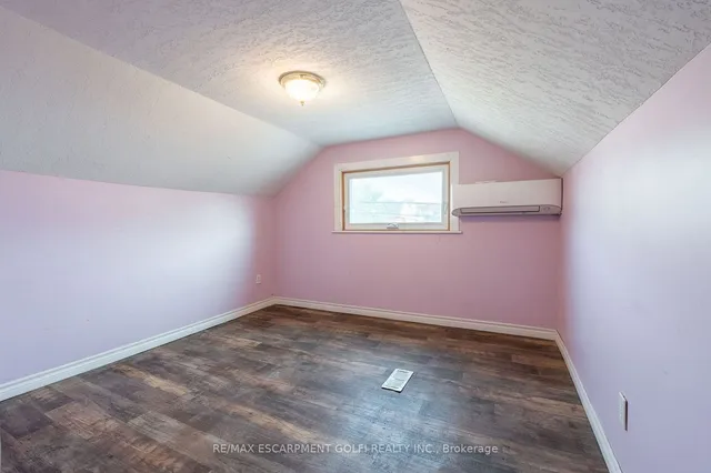 Additional image 29 of 26 Huron St