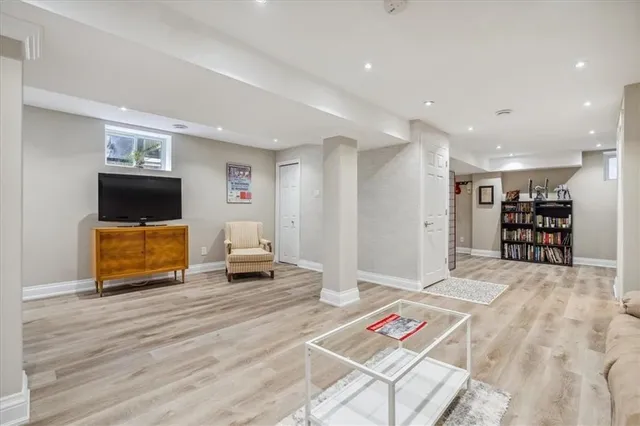 Additional image 24 of 971 BOOTHMAN Ave