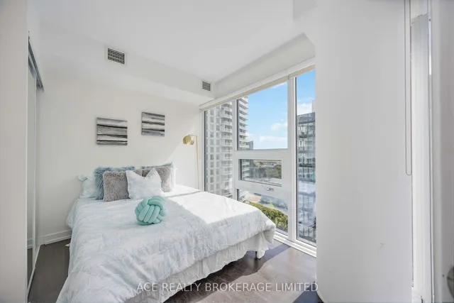 Additional image 27 of 19 Western Battery Rd Unit 2607