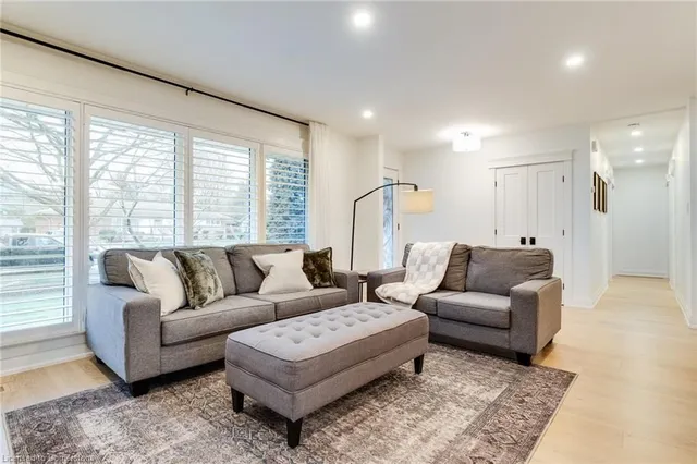 Additional image 11 of 685 Iroquois Ave