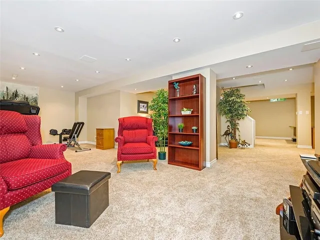 Additional image 38 of 2048 PARKLANE Cres