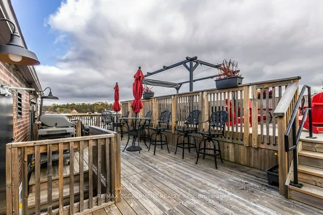 Additional image 39 of 50 Main St Unit 405