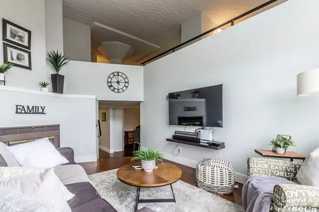 Additional image 21 of 50 Main St Unit 405