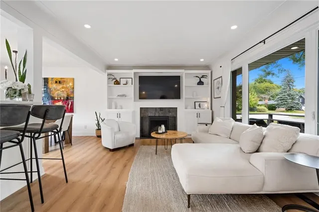 Additional image 21 of 2227 DEYNCOURT Dr