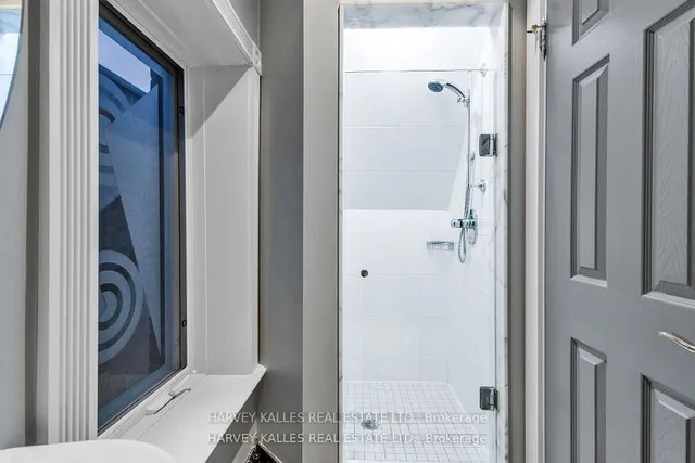 Additional image 27 of 125 Hazelton Ave