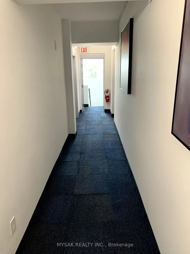 Additional image 16 of 985 Kingsway Dr