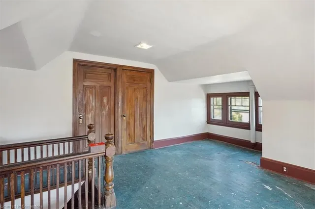 Additional image 39 of 76 Spadina Ave