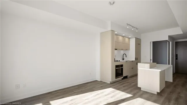 Additional image 10 of 370 Martha St Unit 905