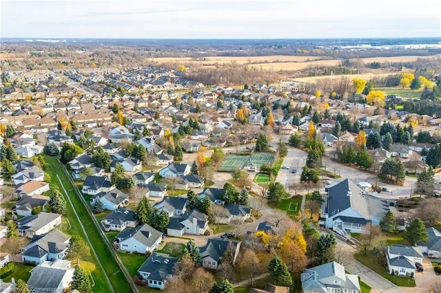 Additional image 36 of 345 Silverbirch Blvd