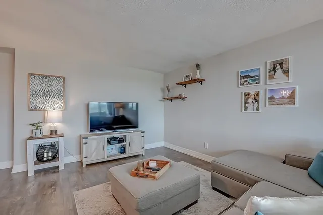 Additional image 17 of 1425 GHENT Ave Unit 901