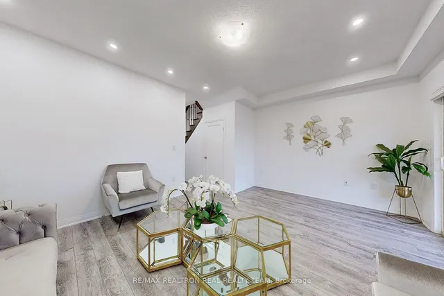 Additional image 33 of 28 Laguna Village Cres