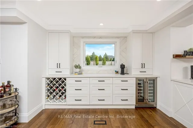 Additional image 16 of 884 HEMLOCK Dr