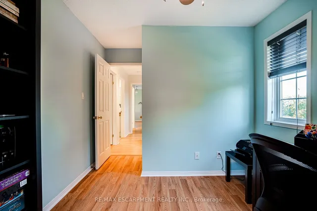 Additional image 27 of 31 Moss Blvd Unit 17