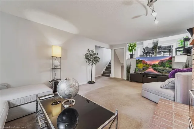 Additional image 29 of 8 Muscot Dr