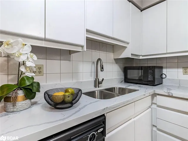 Additional image 8 of 36 James St Unit 303