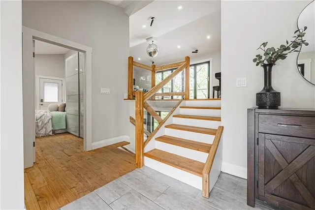 Additional image 4 of 829 FOREST GLEN Ave