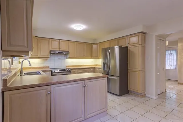 Additional image 14 of 2141 CARTIER Cres