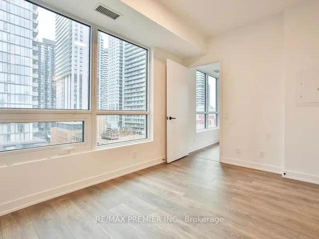 Additional image 22 of 108 Peter St Unit 1715