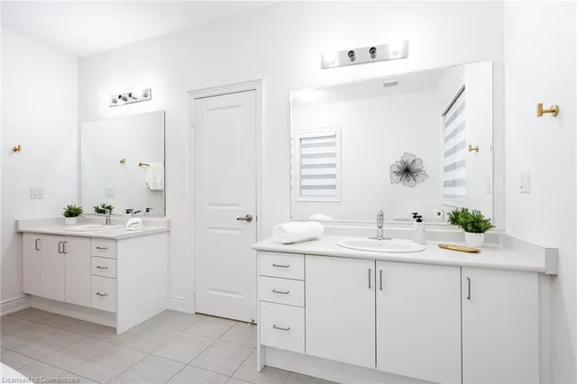 Additional image 26 of 158 Agro St