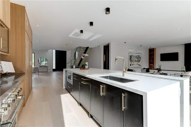 Additional image 15 of 298 Strathcona Dr