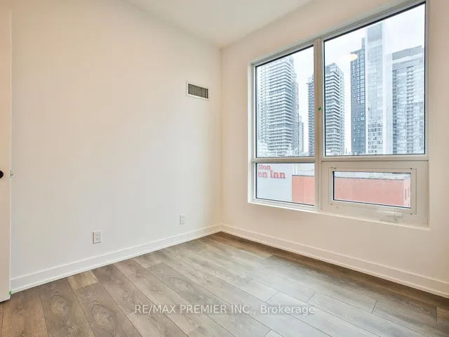 Additional image 31 of 108 Peter St Unit 1715