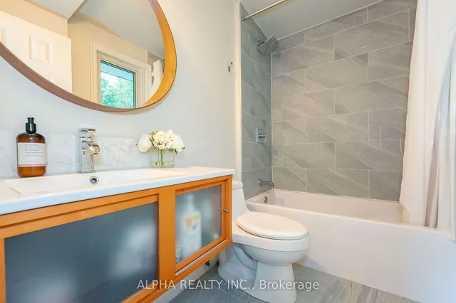 Additional image 34 of 3 Faircroft Blvd