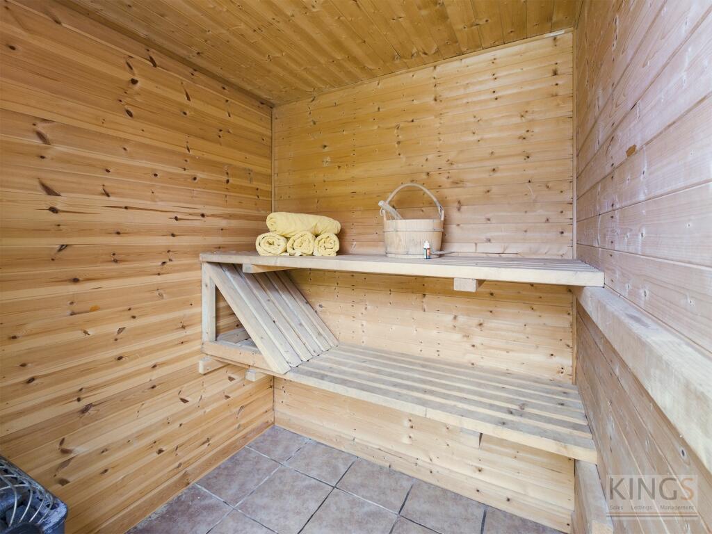 Additional image 19 of Roestock Lane, Colney Heath, AL4