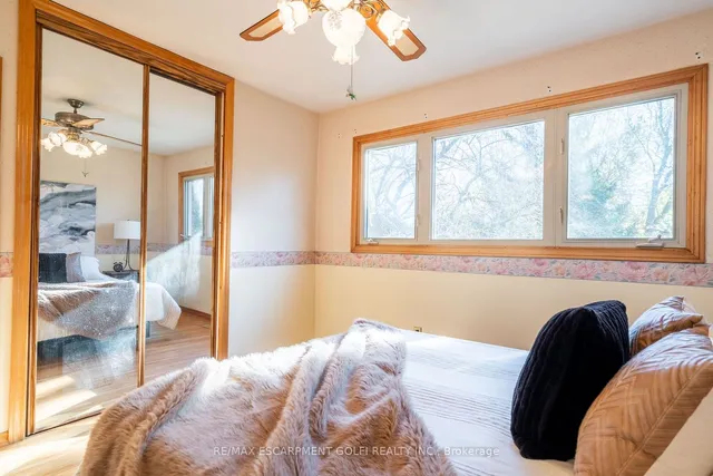 Additional image 19 of 9 Thomson Crt