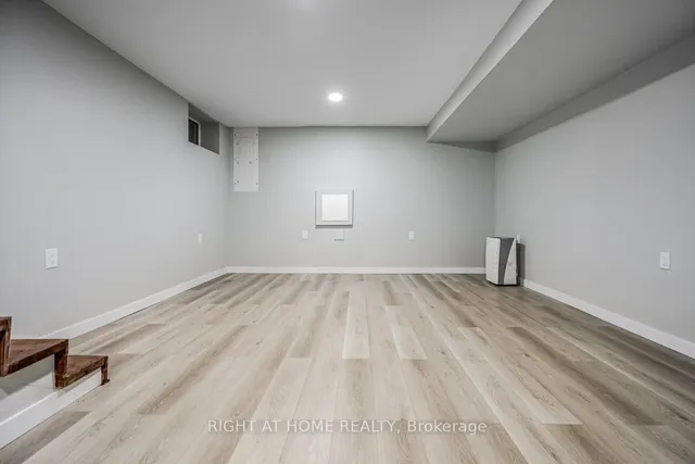 Additional image 26 of 35 Lorne Ave