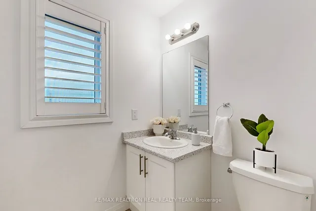 Additional image 22 of 28 Laguna Village Cres