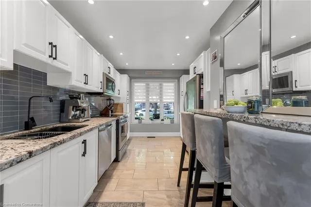 Additional image 5 of 65 Memorial Ave