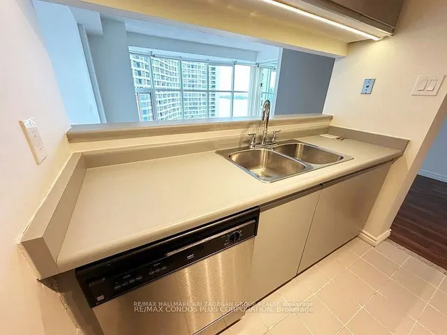 Additional image 13 of 77 Harbour Sq Unit 3005