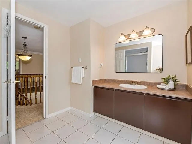 Additional image 34 of 2048 PARKLANE Cres