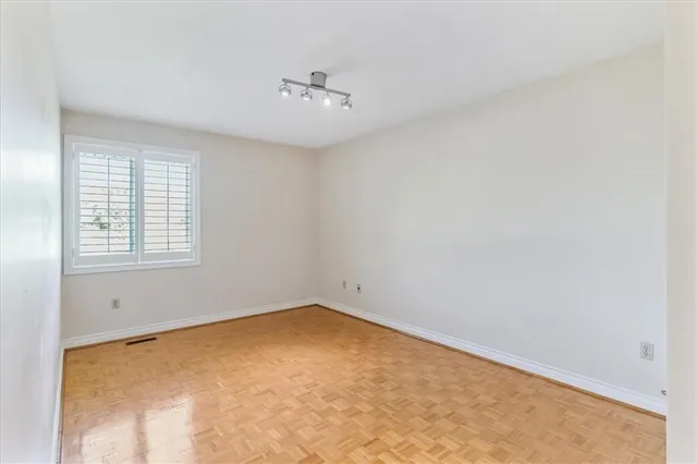 Additional image 19 of 335 YORK Rd