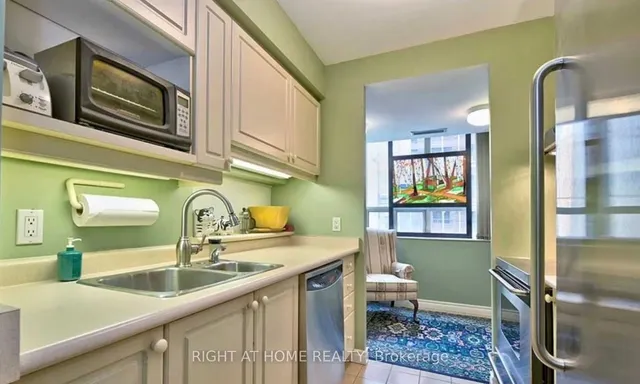 Additional image 15 of 71 Simcoe St Unit 705