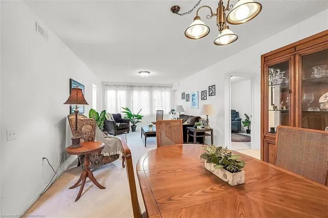 Additional image 4 of 376 Silverbirch Blvd