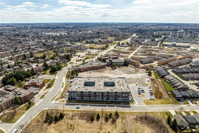 Additional image 9 of 1 Redfern Ave Unit 403