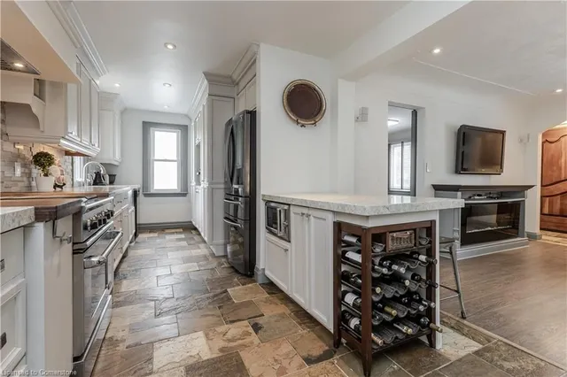 Additional image 18 of 1041 Plains View Ave