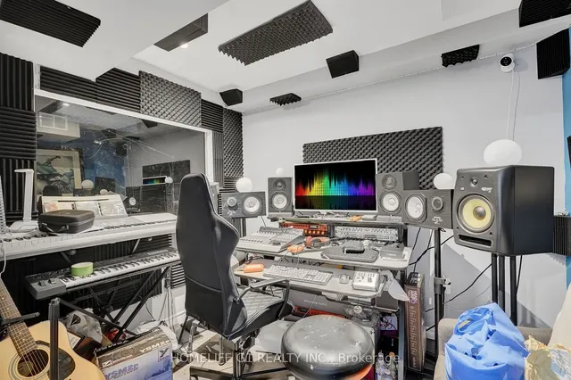 Additional image 32 of 158 Kinsman Dr