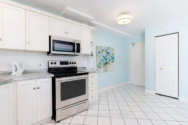 Additional image 11 of 2373 King St Unit 17