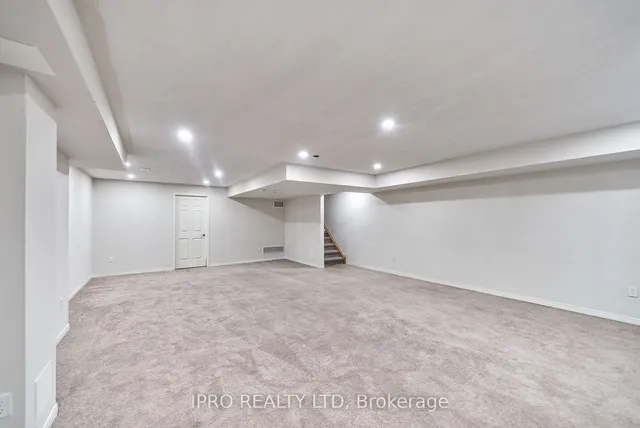 Additional image 27 of 566 BESSBOROUGH Dr