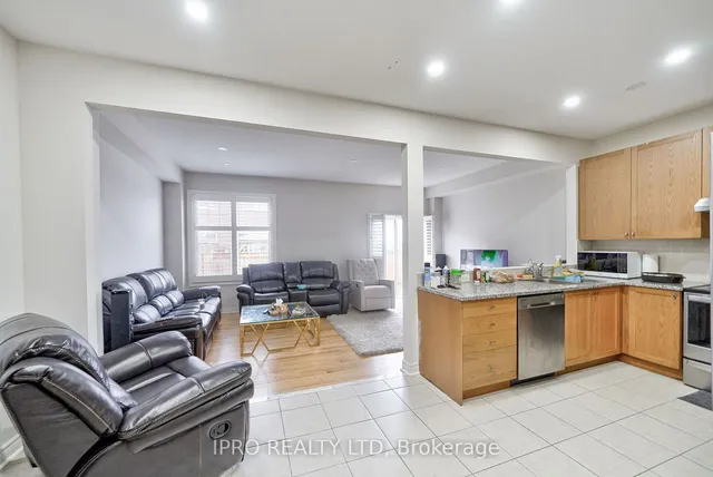 Additional image 12 of 566 BESSBOROUGH Dr