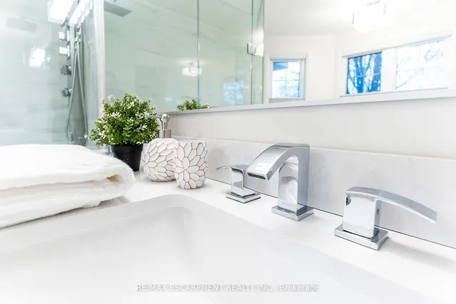 Additional image 21 of 379 Devonshire Terr