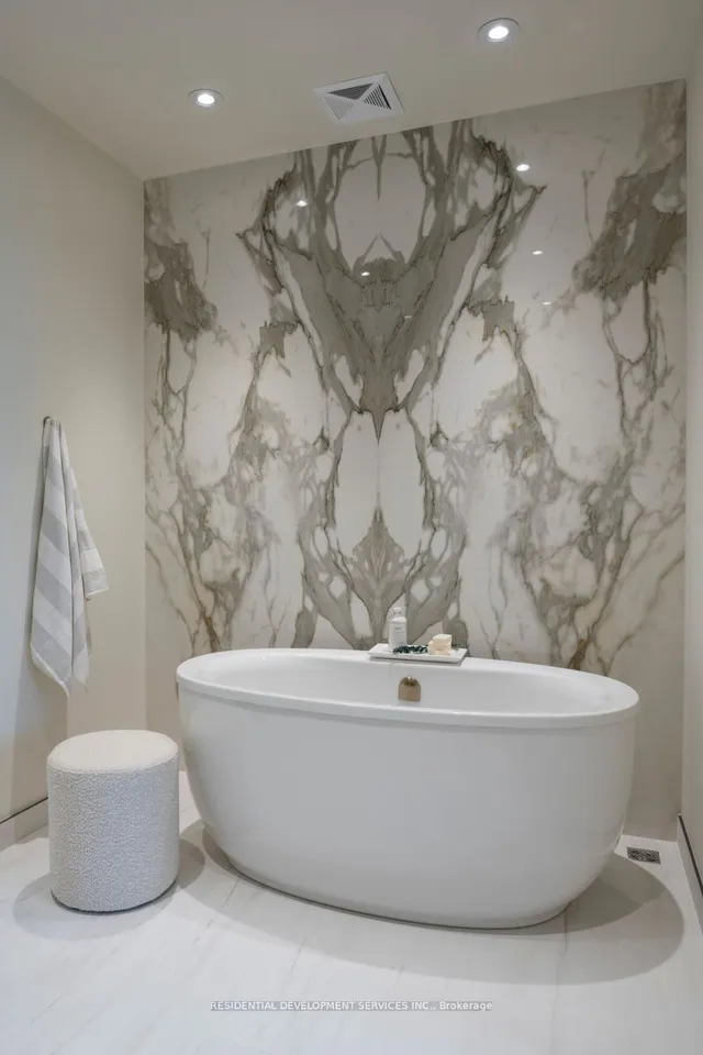 Additional image 13 of 1 Strathgowan Ave Unit LPH 804